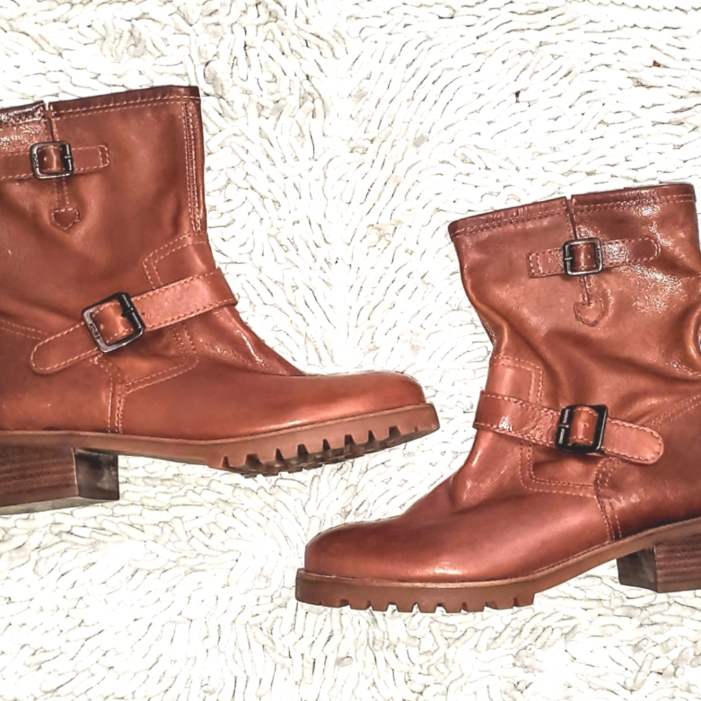 Ladies shoes- Ankle leather boots